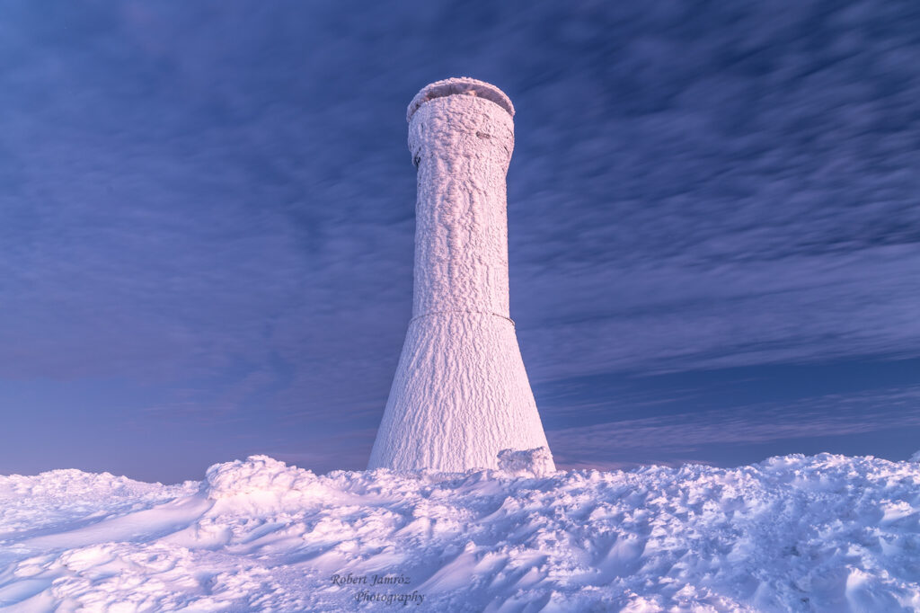 Wieża Na Śnieżniku zimą